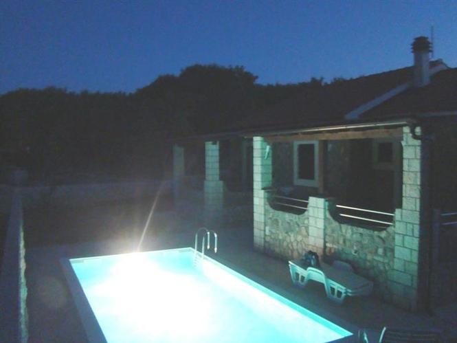 Kamena vila otok Krk