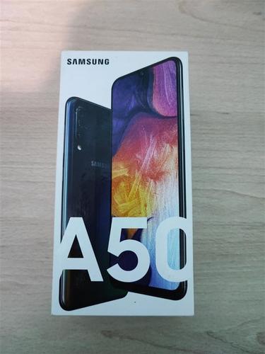 Samsung Galaxy A50 6/128 crni
