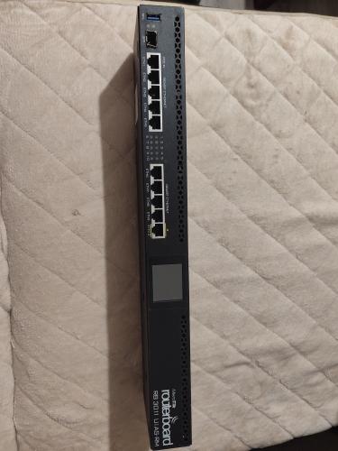 MikroTik RB3011UiAS-RM ruter