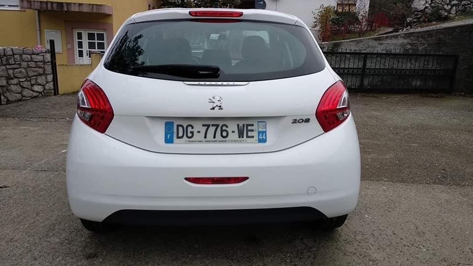 Peugeot-208