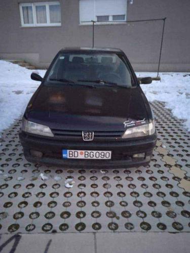 Na Prodaju pezo 306 1.6 benzin  reg 18.6.2021 auto je dosta 