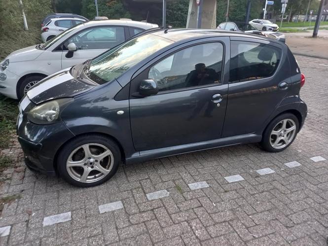 Auto u dolasku za Crnu goru. 069910896