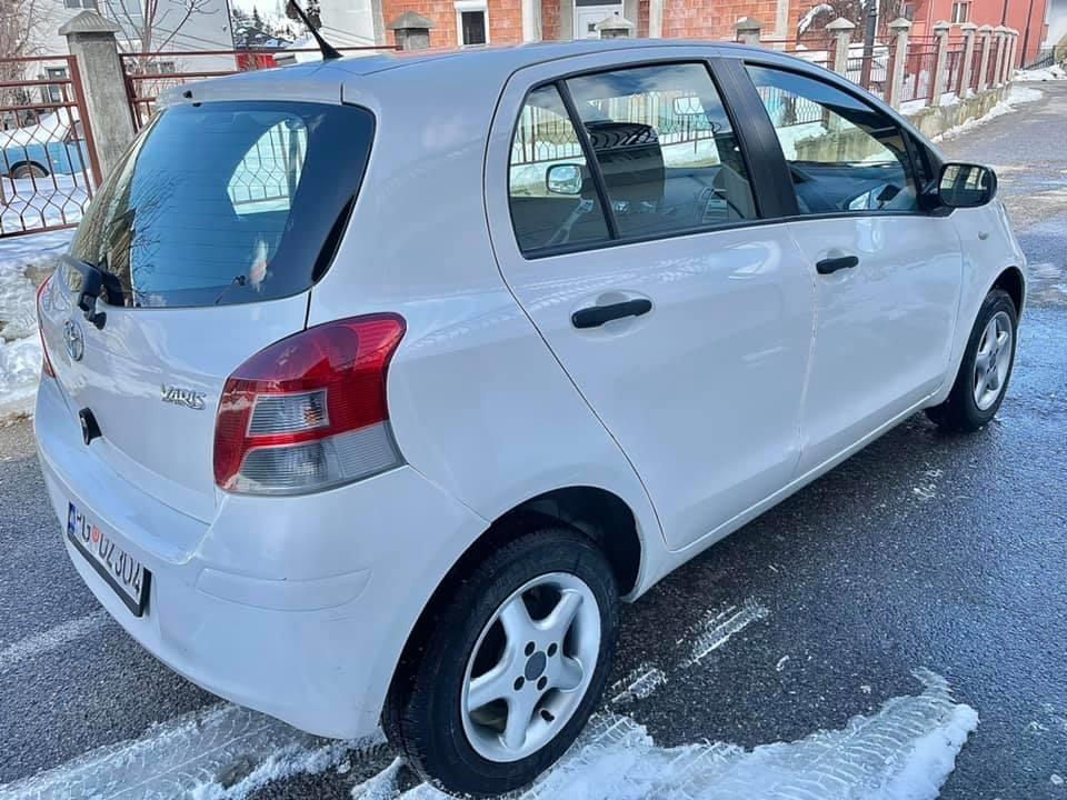 TOYOTA-YARIS-1-0-VVT-I-2011-GOD-137-KM----