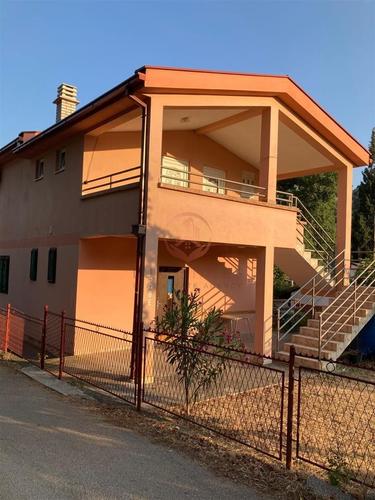 Kuća u Sutomoru na prodaju