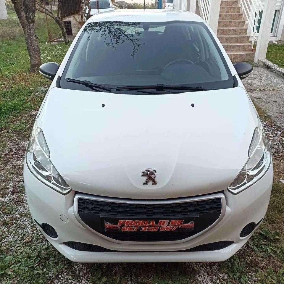 PEUGEOT-208