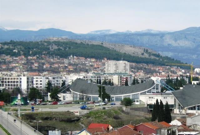 PREKO MORACE: garsonjera 27m2 SC Moraca