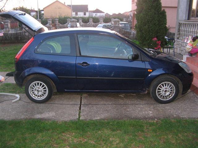 Ford Fiesta 1.4i - 04 