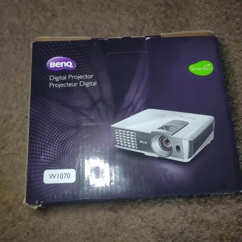 BenQ W1070 Full HD 1080p projektor