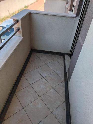 IZDAVANJE, GARSONJERA ZABJELO FAMILY KVART