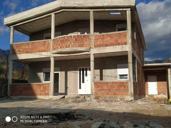 PRODAJEM KUĆU 260KVADRATA NA BAR ŠUŠANJ 068313719