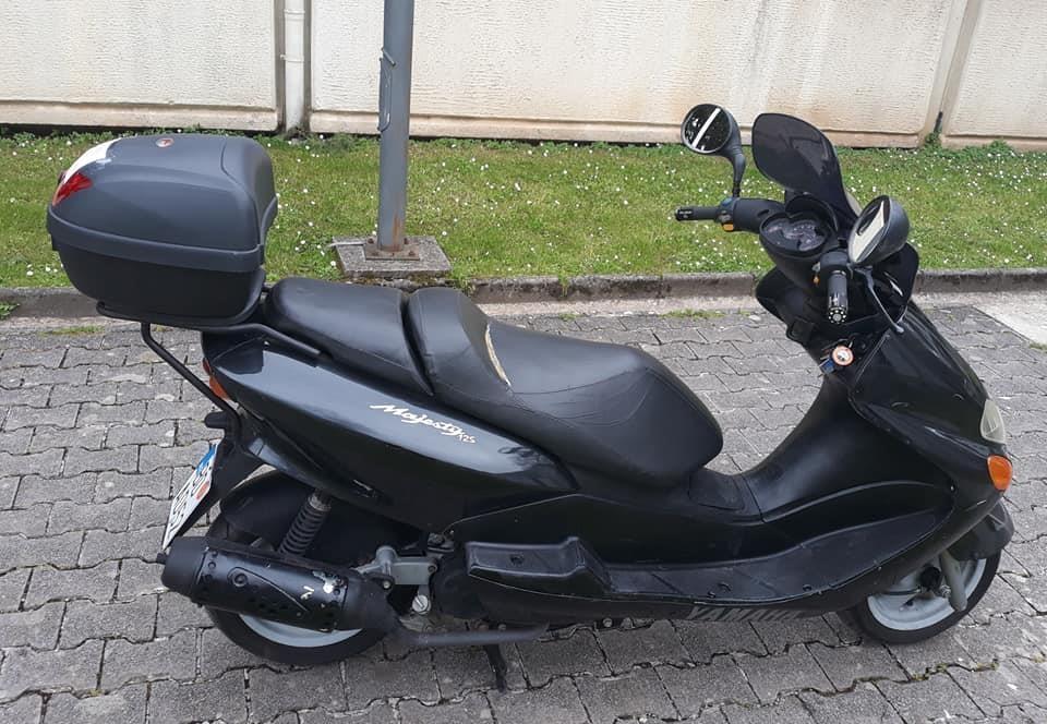 Prodajem-skuter-Yamaha-majesty-125-cc-Budva-telefon-06888477