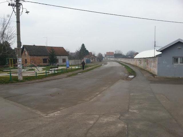 Plac 850m2 u Beogradu (Surcin pored stadiona)