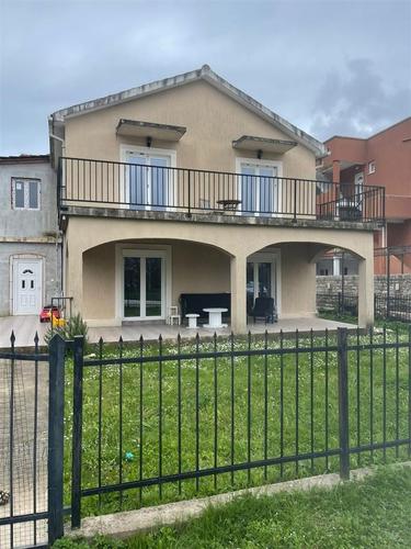 Prodaje se prelijepa kuca u Lstvi Grbaljskoj 1700m od Jaza