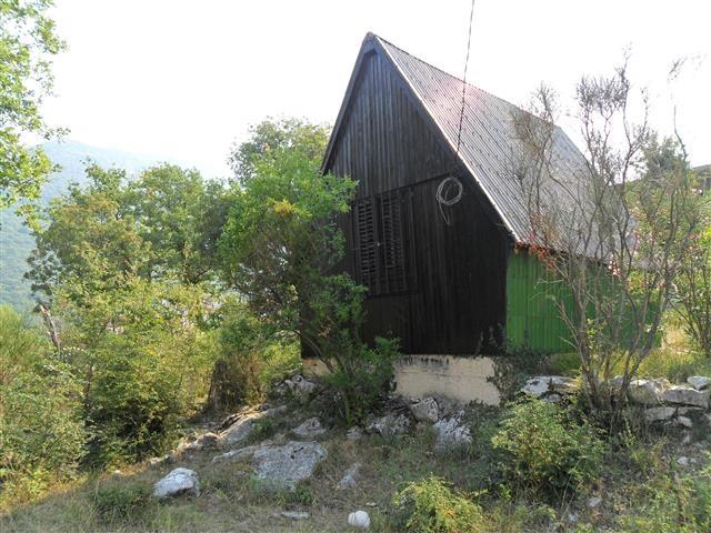 Kucu i plac u Zelenici 392m2