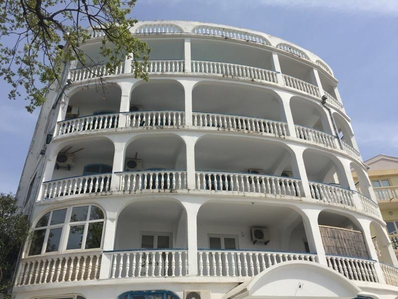 Hotel-povrsine-1700m2-Sastoji-se-od-30-soba