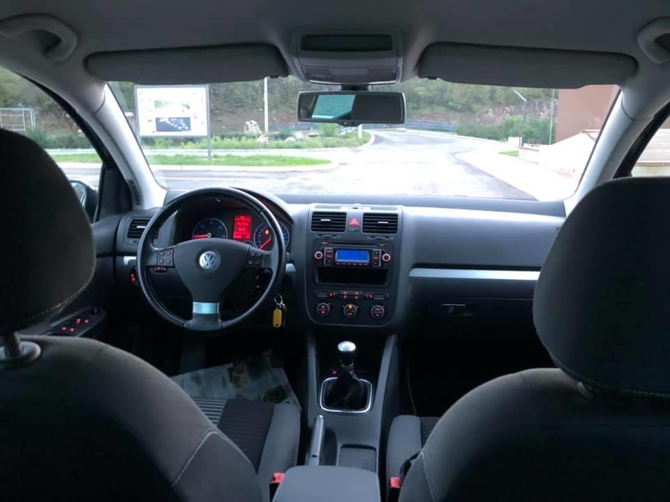--PRODAJE-SE-VW-GOLF-5