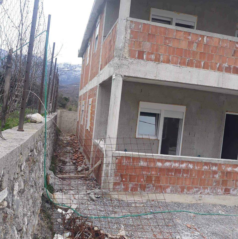 BAR--Šušanj-PRODAJEM-KUĆU-068313719