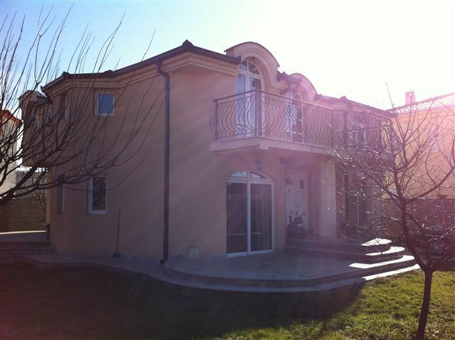 Lux kuca 200m2 za strance 