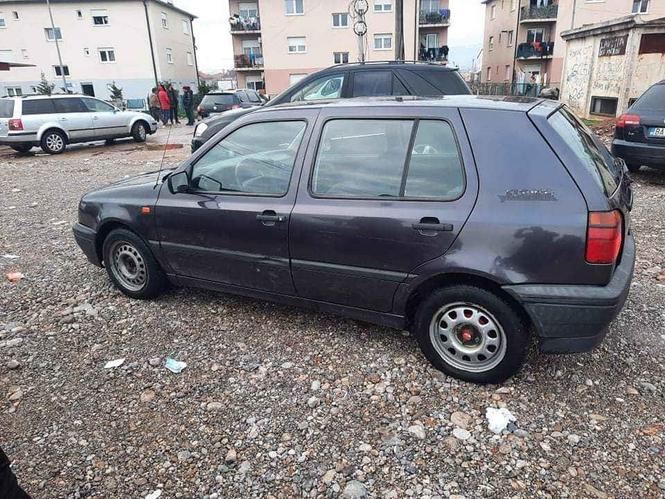 Golf 3 benz plin radi na oba goriva nije reg auto u solidnom