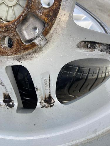 Bmw 16 sa dobrim gumama
