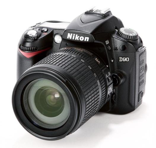 Nikon d90 sa objektivom 18-105