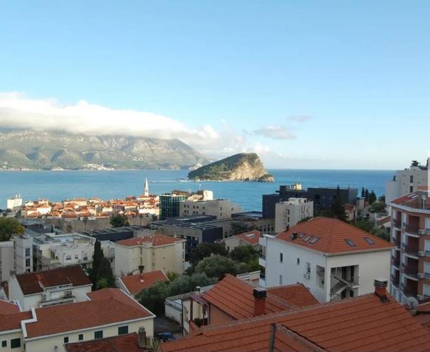 Jednosoban stan u centru, sa pogledom na more, Budva