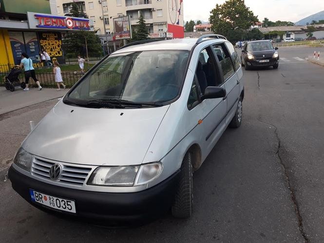 SARAN 1.9 TDI U DOBROM STANJU REGISRTOVAN DO FEBRUARA IDUCE 