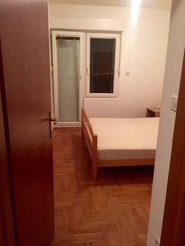 JEDNOSOBAN OBALA MORAČE
