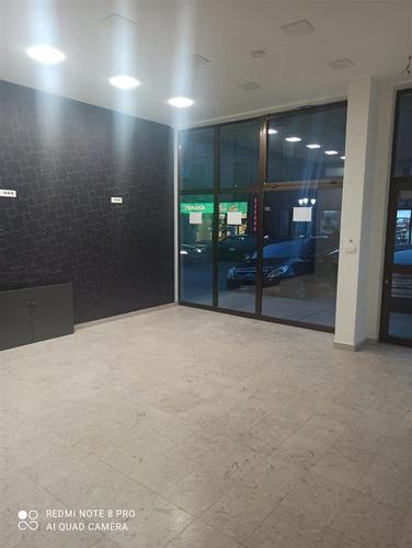 Izdajem poslovni prostor u Strogom centru grada!!