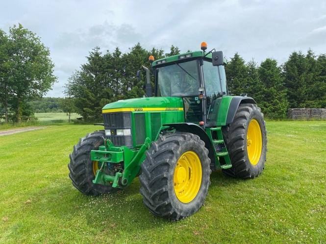 2000 Traktor John Deere 7810