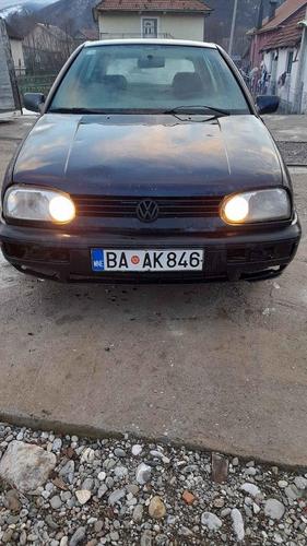 Auto  je  u solidnum stanju  ide  dobro  ima ulaganja  samk 