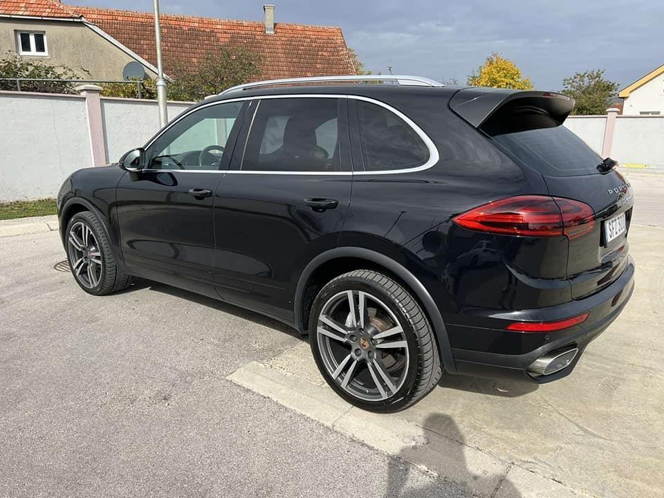 Porsche-Cayenne