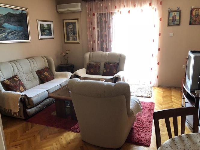 DVOSOBAN MALO BRDO