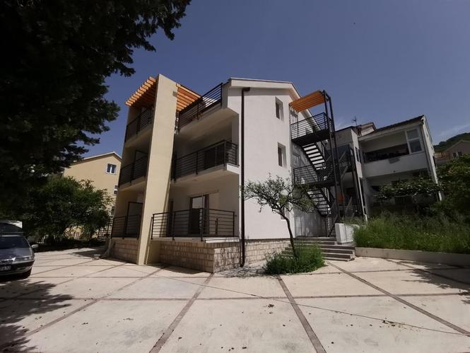 Na prodaju su 6 stanova u Seljanovo u istu zgradu, Tivat, Cr