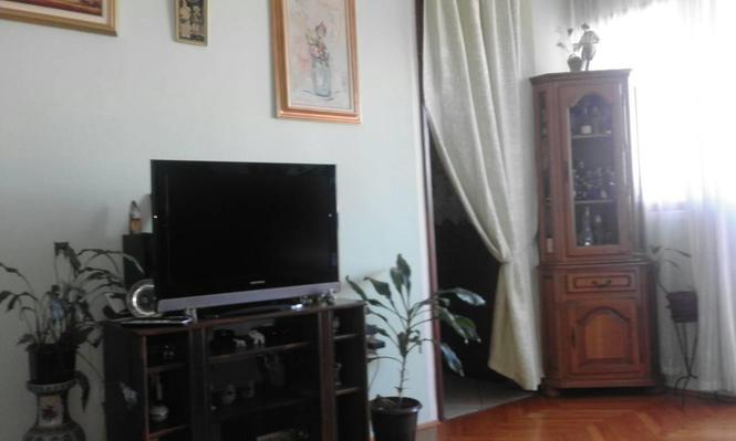 PRODAJA,DVOSOBAN KOD GINTASA