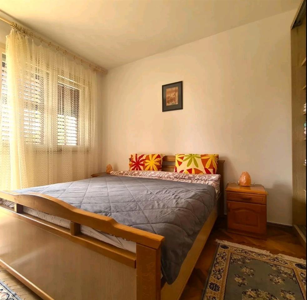 IZDAVANJE----Namješten-dvosoban-stan-60m2--Podgorica--Tolosi