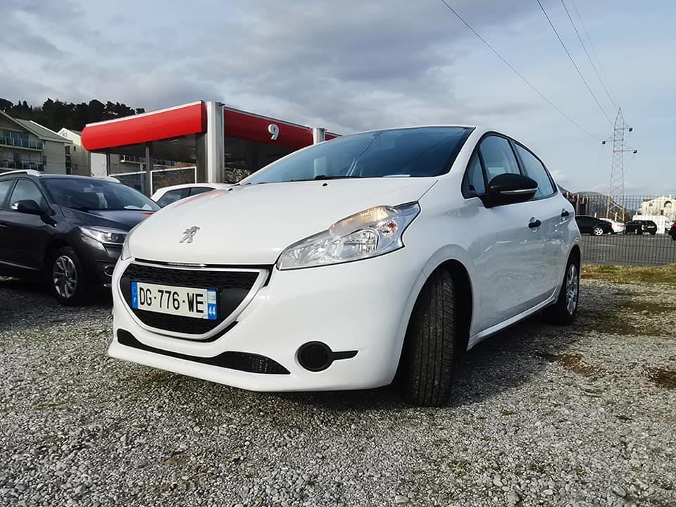 Peugeot-208