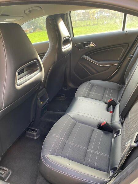 Mercedes-Benz-A-180-