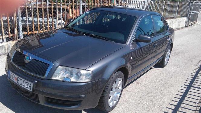 SKODA SUPERB-03