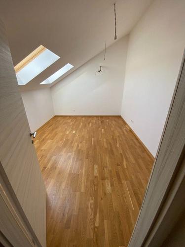 Na prodaju nov, neuseljavan duplex stan na Zabjelu iza Kines