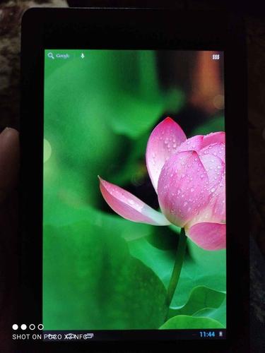 Tablet Alcatel
Sve radi mesto za karticu I za memorisku kart