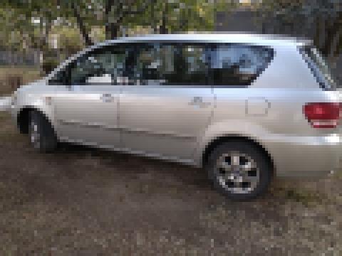 Prodajem toyotu avensis verso 