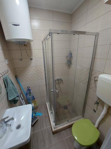 Izdavanje jednosoban stan kao poslovni prostor Preko Morače