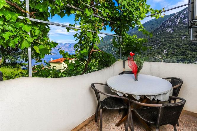 Iznajmljujem apartman u Morinju, Kotor na duzi period