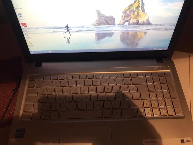 prodajem laptop