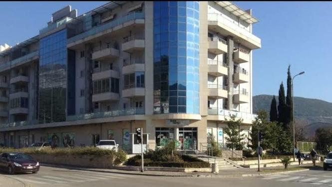 1-soban stan u zgradi Kuca hemije, Budva
