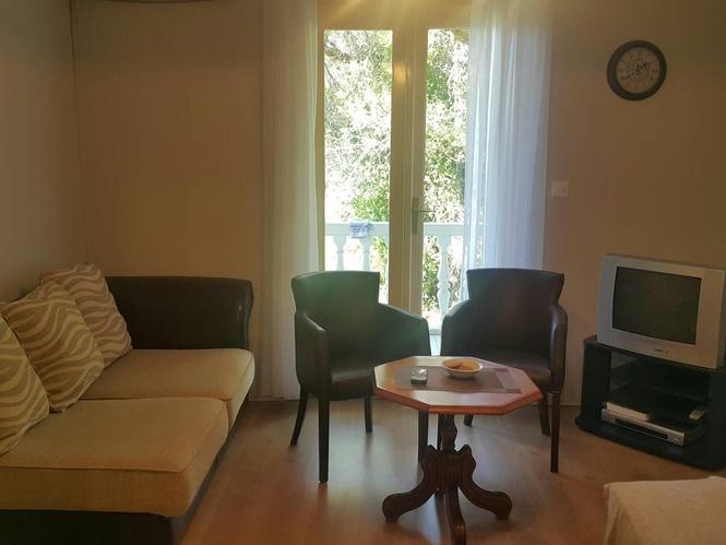  Jednosoban stan 44 m2, I sprat, namjesten,Milocer