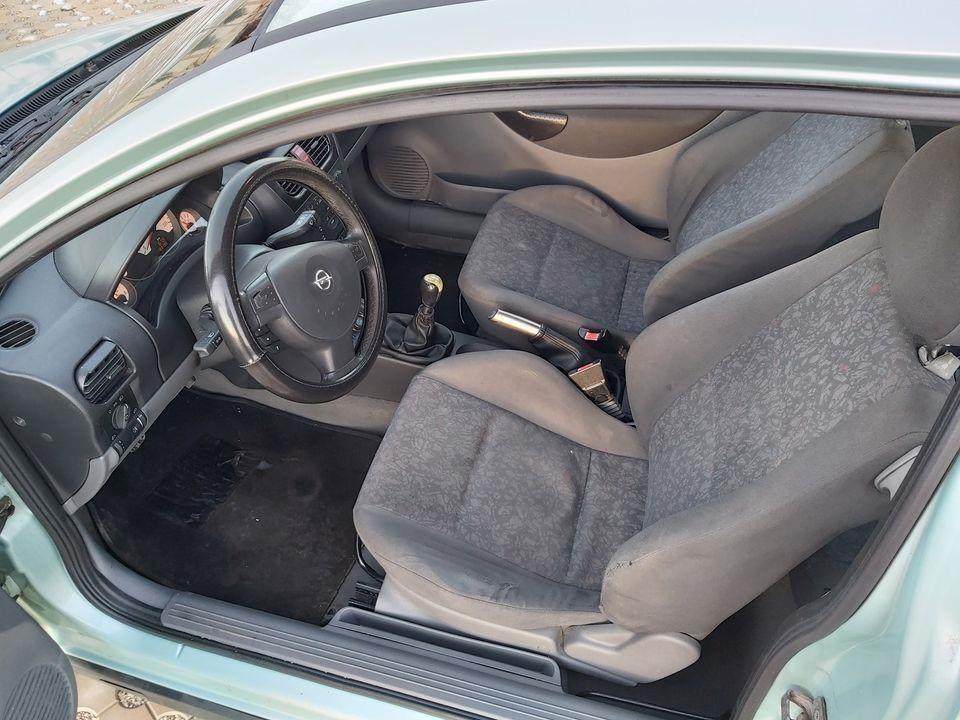 Opel---Corsa---1-2-BENZIN--2001GOD