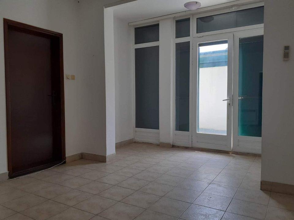 Na-prodaju-prazan-stan-51m2-+-50m2-dvorista-na-Zabjelu