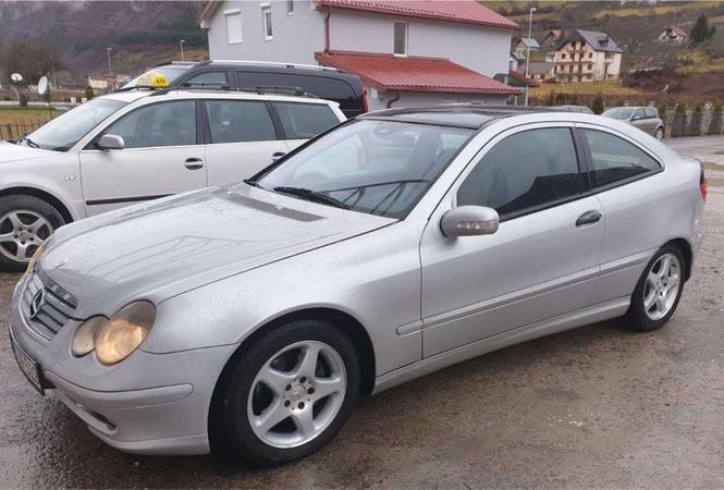 -> Mercedes Benz C220 CDI - 105kw Auromatic 03'